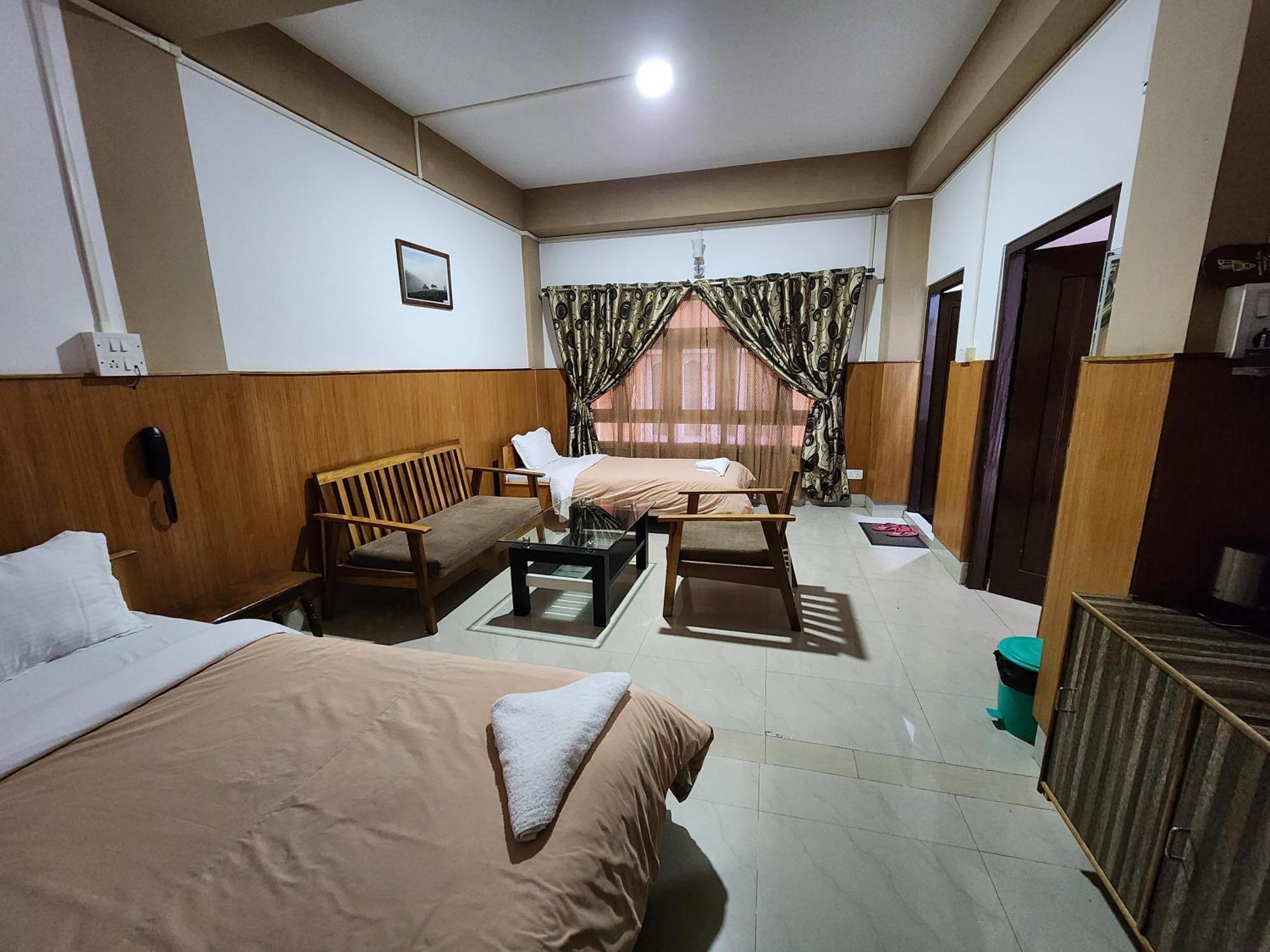 Hotel The Oak Tawang Εξωτερικό φωτογραφία